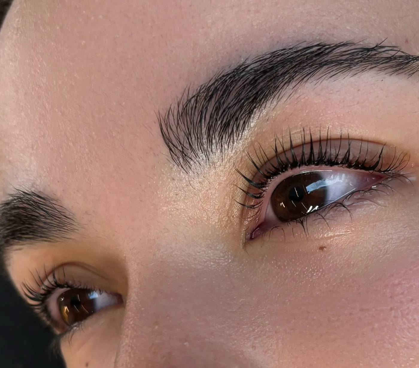 Szempilla lifting és tartós festés összehasonlítás — FRUBEAUTY zuglói szakértő